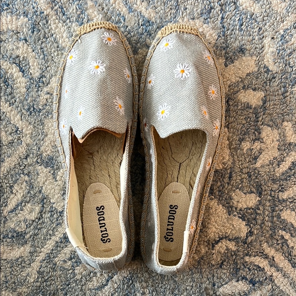 Brand New - Soludos Light Gray Espadrilles with Daisy Design